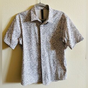 Lululemon Men’s size Medium Button Up